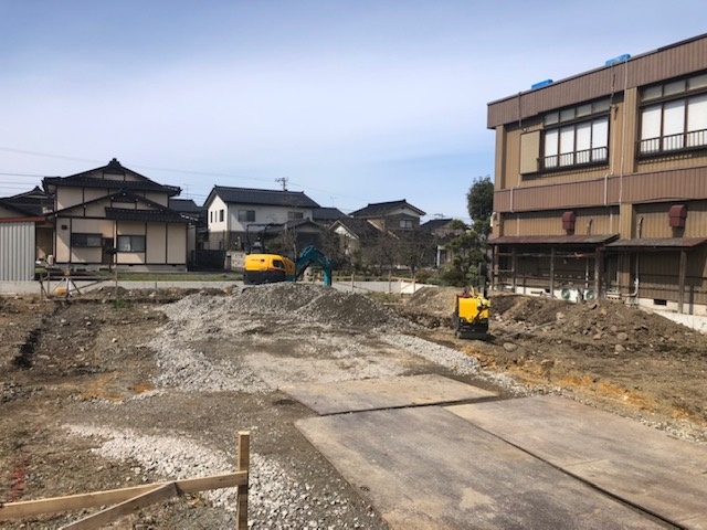 基礎工事中